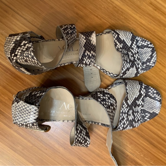 Beautiful Python print leather sandals. Very elegant and comfy. - Picture 7 of 8